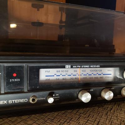 LOT 87B: Seville Solid State 8-Track, Turntable, AM/FM Multiplex Stereo System with Speakers