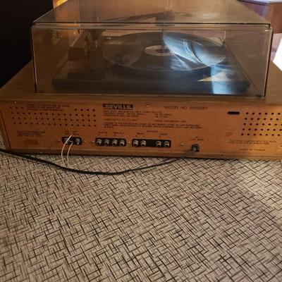 LOT 87B: Seville Solid State 8-Track, Turntable, AM/FM Multiplex Stereo System with Speakers