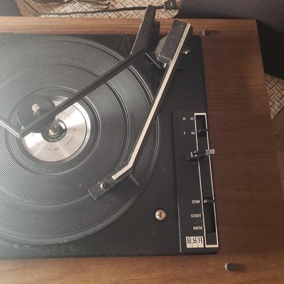 LOT 87B: Seville Solid State 8-Track, Turntable, AM/FM Multiplex Stereo System with Speakers