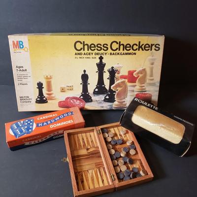 LOT 92B: Collection of Vintage Tennis Rackets & Games