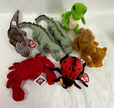 Sale Photo Thumbnail #317: 7 plush toys in good previously owned condition.