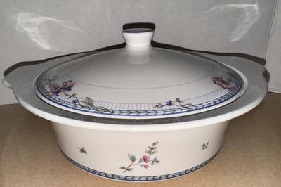 Oneida Select Collection Blue Lattice 7 Piece Lot