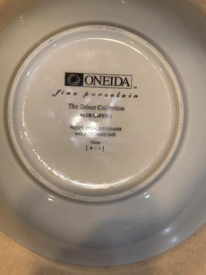 Oneida Select Collection Blue Lattice 7 Piece Lot