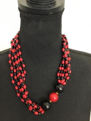 Beautiful Vintage Red Black Beaded Necklace. Avon Cosmopolitan