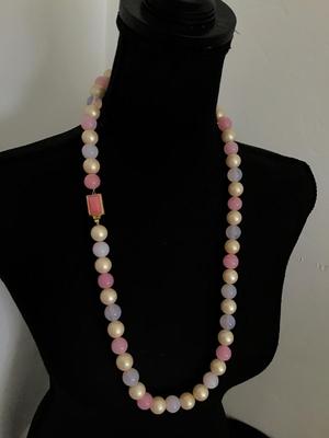 Beautiful Vintage Multi Colored Beaded Necklace Beautiful Clasp