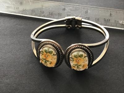 Vintage Floral Cuff Hinged