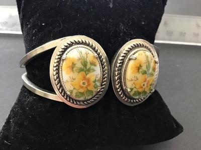 Vintage Floral Cuff Hinged