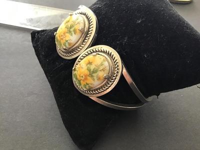 Vintage Floral Cuff Hinged