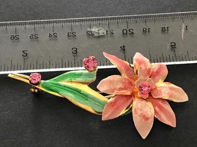 Beautiful Vintage Rhinestone Frosted Floral Brooch