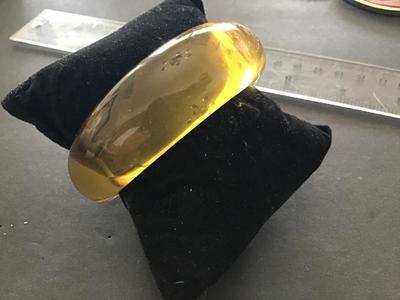 Vintage Cuff Translucent Yellow tone