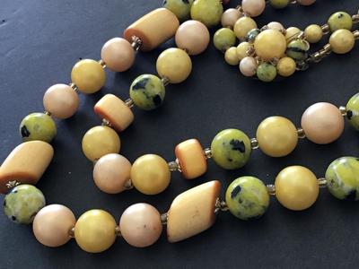 Gorgeous Vintage Necklace Stone And Bead Pretty Clasp