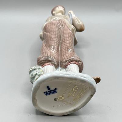 LOT 28: Waiting to Tee Off Lladro Figurine