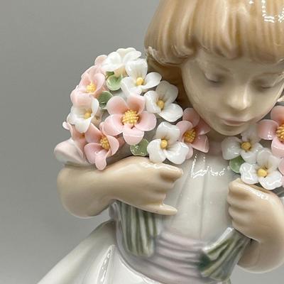 LOT 29: Lladro Spring Bouquets Figurine - Collector's Society