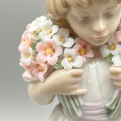 LOT 29: Lladro Spring Bouquets Figurine - Collector's Society
