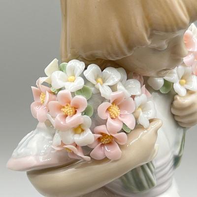 LOT 29: Lladro Spring Bouquets Figurine - Collector's Society