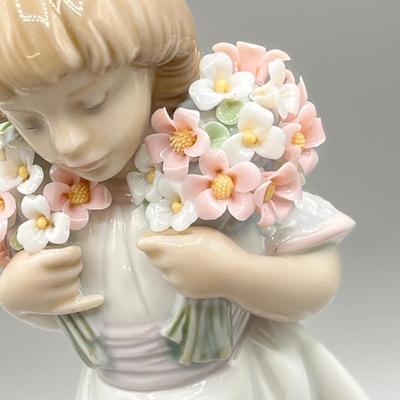 LOT 29: Lladro Spring Bouquets Figurine - Collector's Society