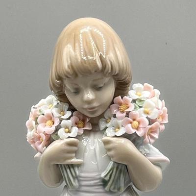 LOT 29: Lladro Spring Bouquets Figurine - Collector's Society