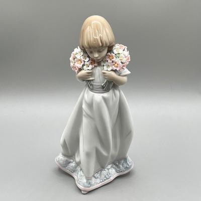 LOT 29: Lladro Spring Bouquets Figurine - Collector's Society