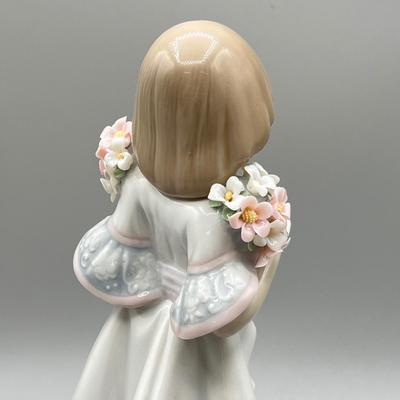 LOT 29: Lladro Spring Bouquets Figurine - Collector's Society