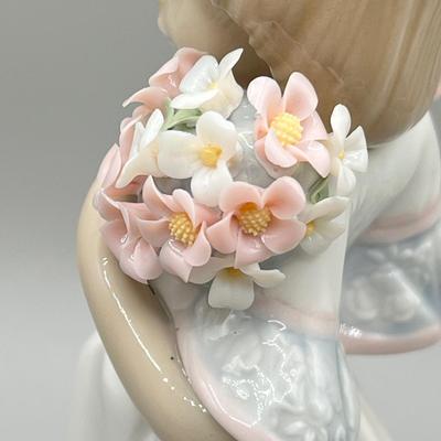 LOT 29: Lladro Spring Bouquets Figurine - Collector's Society
