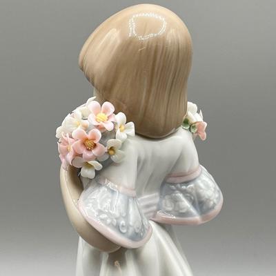 LOT 29: Lladro Spring Bouquets Figurine - Collector's Society