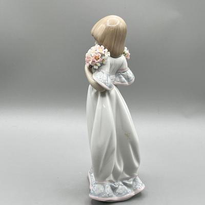 LOT 29: Lladro Spring Bouquets Figurine - Collector's Society