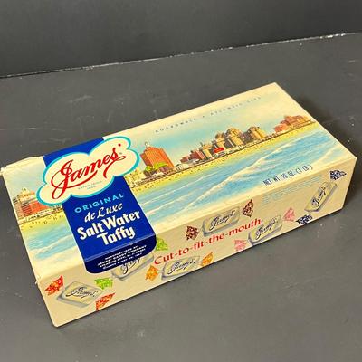 LOT 33: Vintage Atlantic City Memorabilia - Postcards and More