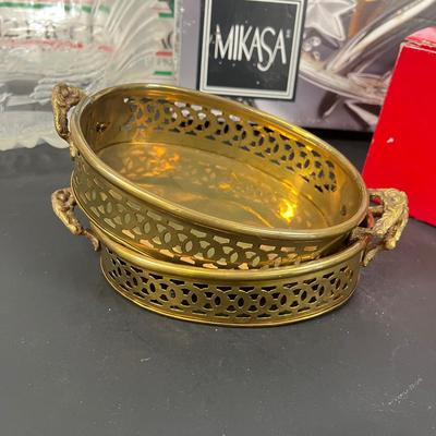 LOT 35: Holiday Entertaining Items - Christmas Decorations