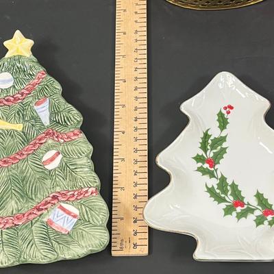 LOT 35: Holiday Entertaining Items - Christmas Decorations