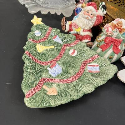 LOT 35: Holiday Entertaining Items - Christmas Decorations