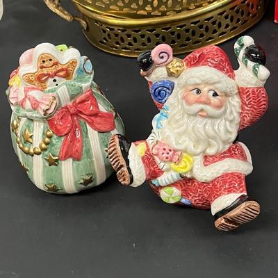 LOT 35: Holiday Entertaining Items - Christmas Decorations