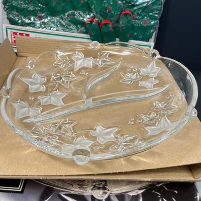 LOT 35: Holiday Entertaining Items - Christmas Decorations