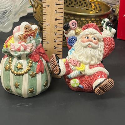 LOT 35: Holiday Entertaining Items - Christmas Decorations