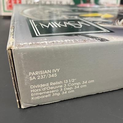 LOT 35: Holiday Entertaining Items - Christmas Decorations