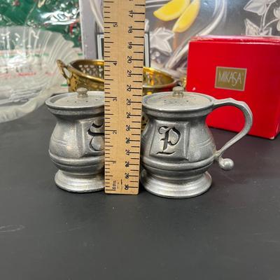 LOT 35: Holiday Entertaining Items - Christmas Decorations