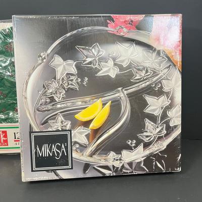 LOT 35: Holiday Entertaining Items - Christmas Decorations