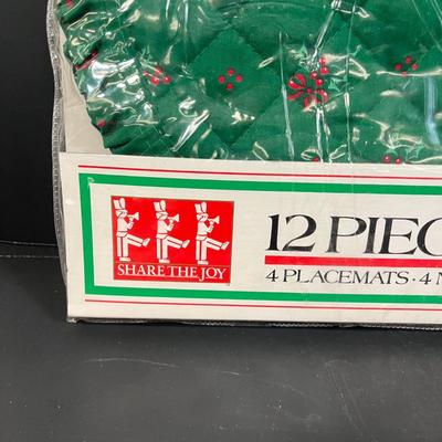 LOT 35: Holiday Entertaining Items - Christmas Decorations