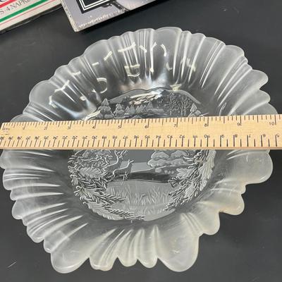 LOT 35: Holiday Entertaining Items - Christmas Decorations