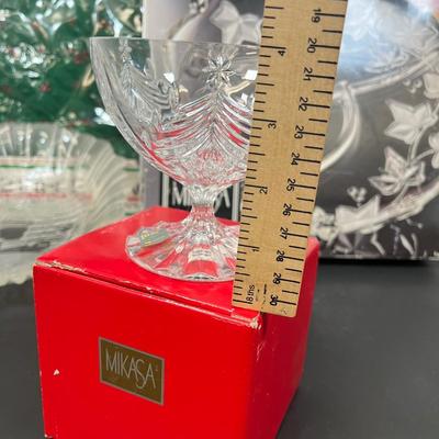 LOT 35: Holiday Entertaining Items - Christmas Decorations