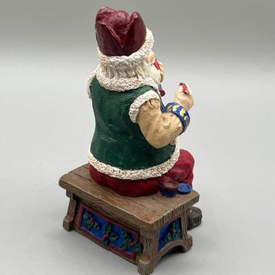 LOT 36: Santas From Around the World Figurines
