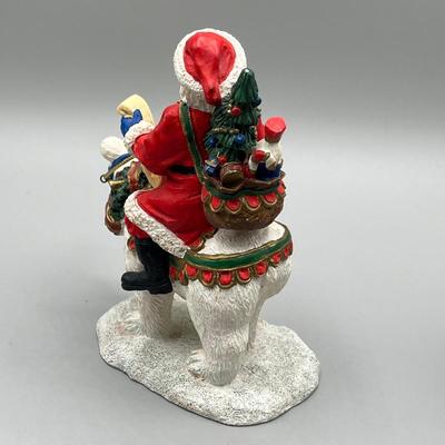 LOT 36: Santas From Around the World Figurines