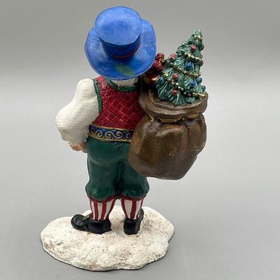 LOT 36: Santas From Around the World Figurines