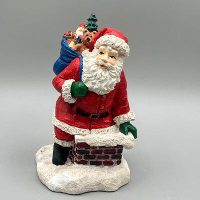 LOT 36: Santas From Around the World Figurines