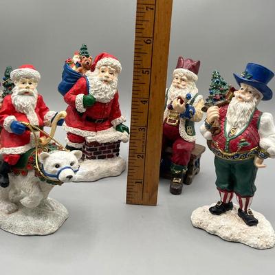 LOT 36: Santas From Around the World Figurines