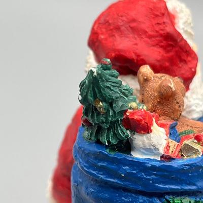 LOT 36: Santas From Around the World Figurines