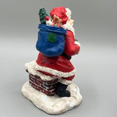 LOT 36: Santas From Around the World Figurines