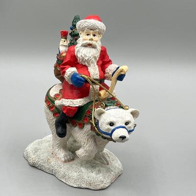 LOT 36: Santas From Around the World Figurines
