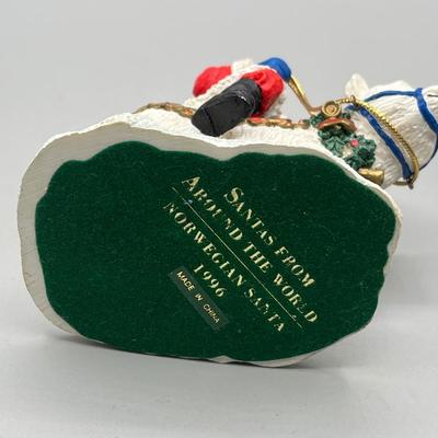 LOT 36: Santas From Around the World Figurines