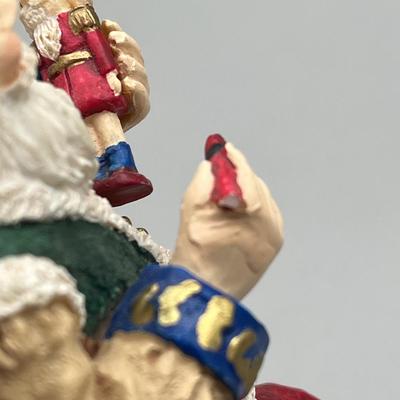 LOT 36: Santas From Around the World Figurines