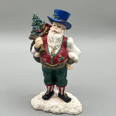 LOT 36: Santas From Around the World Figurines